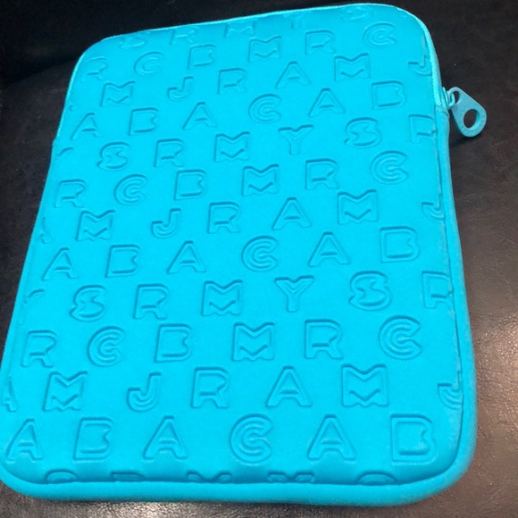 🆕 Marc by Marc Jacobs Accessory Sleeve - Picture 5 of 8